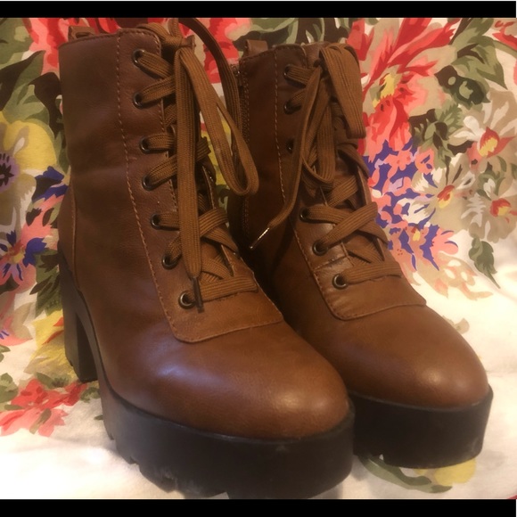 Size 6 1/2 Side zip Brown Combat Boots. - Picture 1 of 3